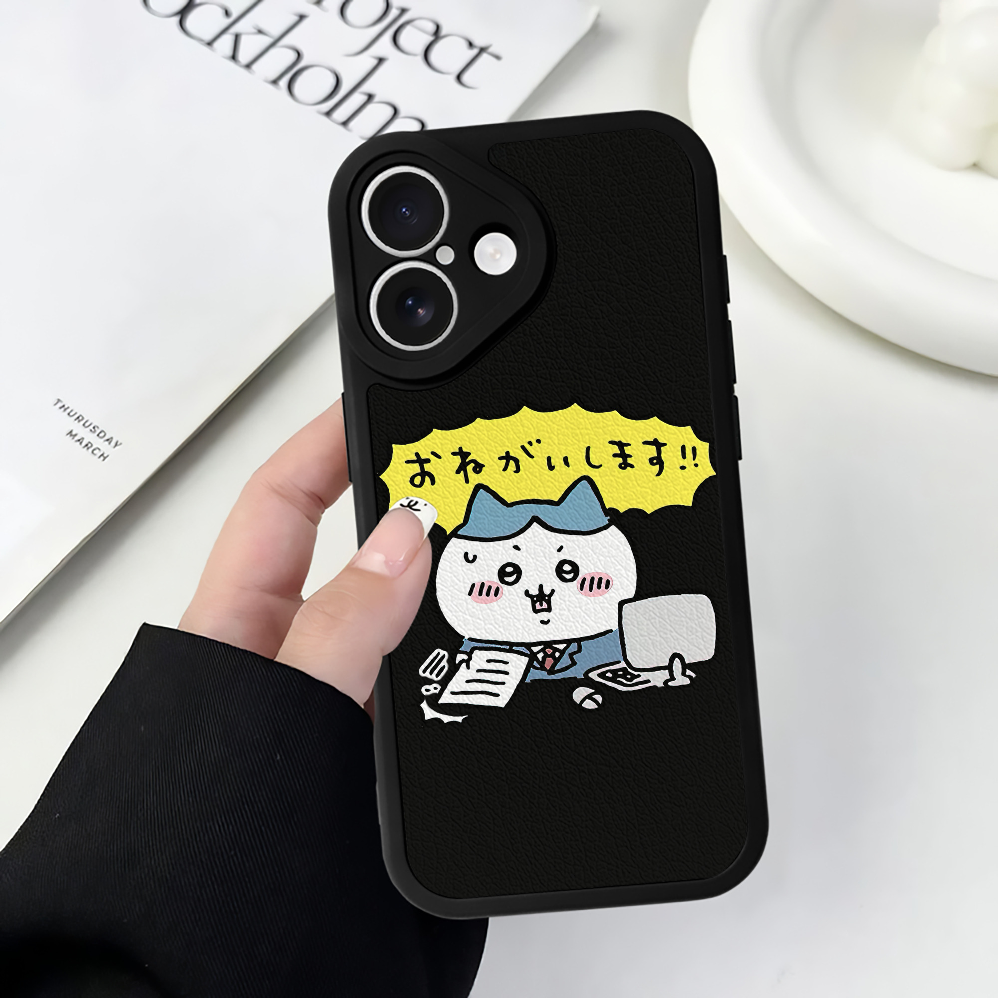 （画像用） ちいかわ ハチワレ Chii-kawa hachiware 【iPhone 16シリーズ対応】シリコンスマホケース（レザー調） 材質：シリコン